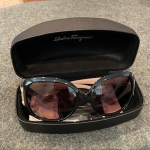 Salvatore Ferragamo Oval Sunglasses SF668S